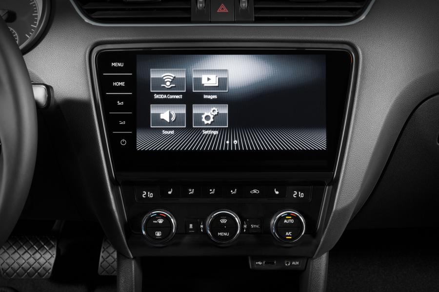 Детали интерьера Skoda Octavia Combi 4x4 (5E) 2017 года  (WW) (фото 7 из 67)